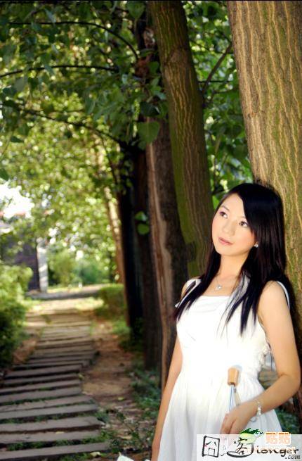 现在就把我的最新照片发给大家看看.呵呵